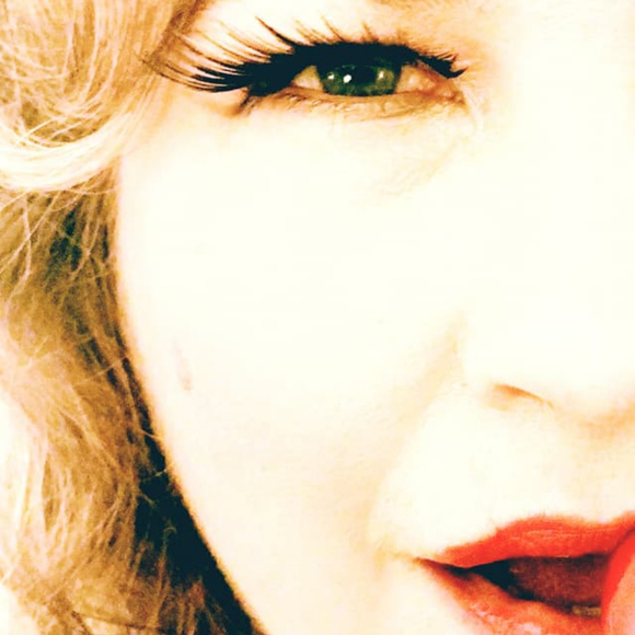 Meet your Posher, Solo Fashion - Picture 2 of 2